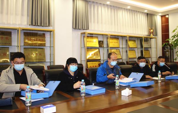 观摩组专家查阅过程性资料