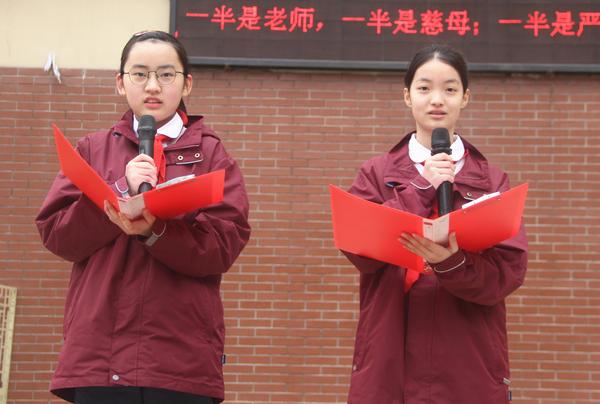 刘清萸、王宸昕做国旗下演讲