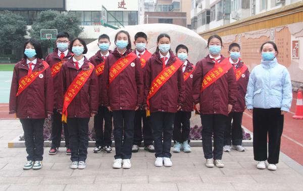 烨然五班礼仪队