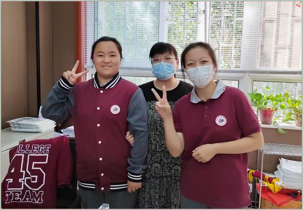 与最喜欢的老师合影 (6)