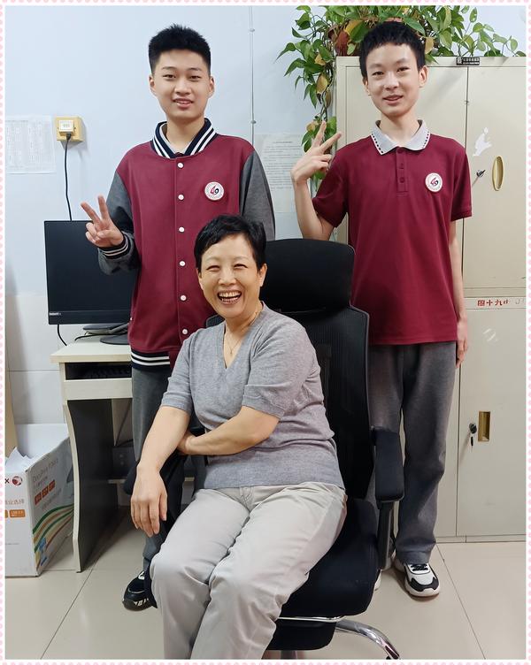 与最喜欢的老师合影 (20)