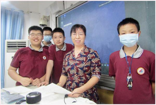 我与老师合张影 (36)