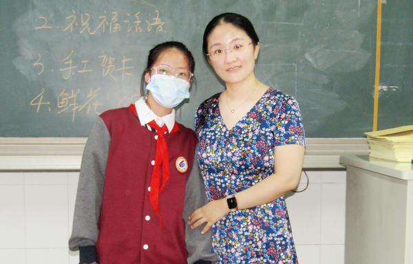 我与老师合张影 (37)