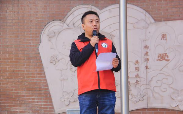 9郑州七初东校区党支部书记楚东升对本次演练进行点评