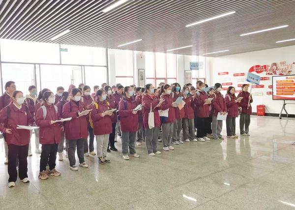 8同学们参观学习雷锋精神主题展示馆 (2)