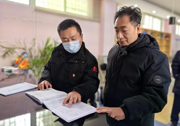 2检查集中供餐保障台账登记情况