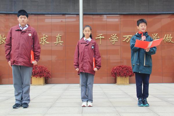 13、20207届学生代表金铭泽、2026届学生代表刘伊涵、2025届学生代表姚子越发言