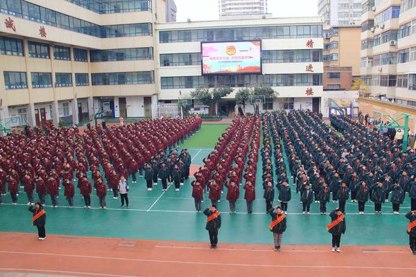 升旗仪式暨入团宣誓 (1)