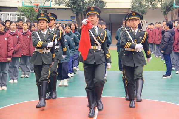 升旗仪式暨入团宣誓 (2)