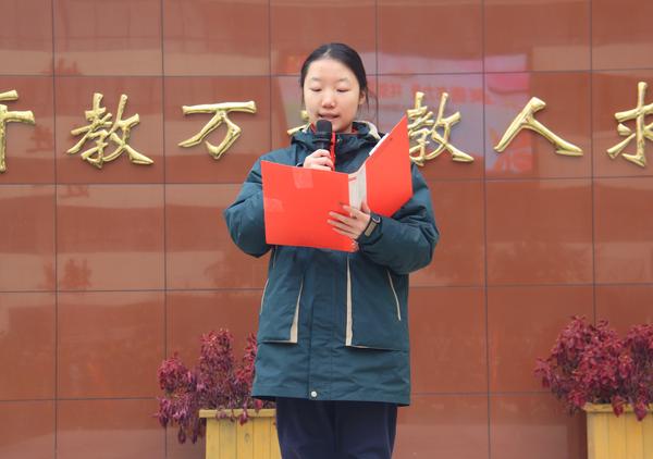 升旗仪式暨入团宣誓 (3)