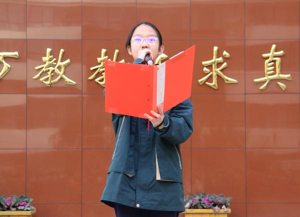 5李昱彤同学进行国旗下演讲