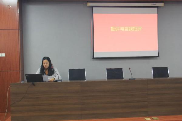 七初东校区召开2024年度组织生活会和民主评议党员大会 (3)