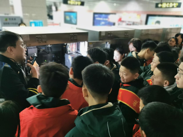 紫荆站点学雷锋，少年先锋传文明 (5)