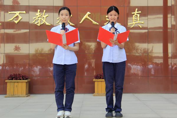 5白昭驿 朱雨珂同学进行国旗下演讲