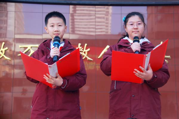 演讲卢禹冰、闫皓然