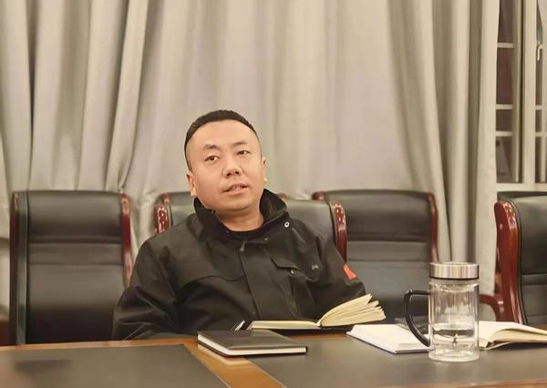 七初东校区党支部书记楚东升作总结发言