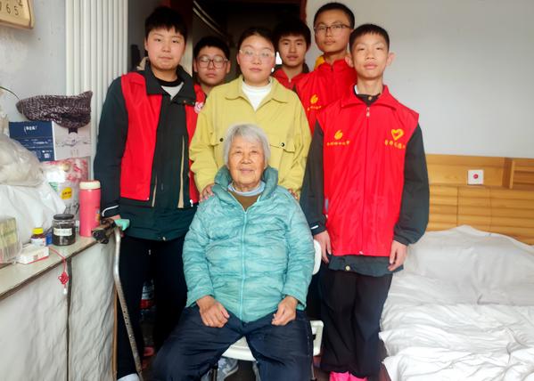 八年级四班雷锋志愿服务队 (4)